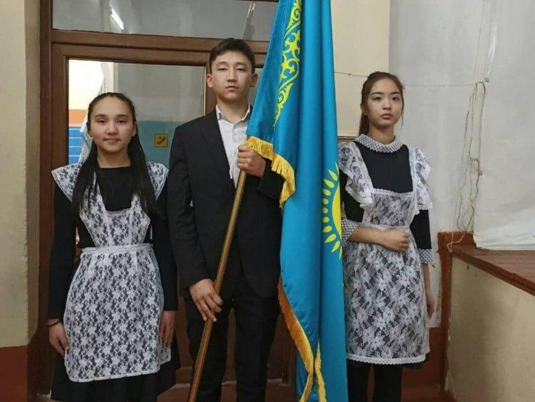 Тәуелсіздік мерекесі қарсаңында мектебімізде мектеп ұстаздары мен ата-аналарының қатысуымен оқушыларды «Жас Қыран» және «Жас Ұлан» ұйымына қабылдау салтанатты жиыны өткізілді.